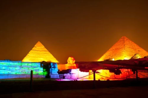 Spectacle Son et Lumière dans les pyramides de Gizeh
