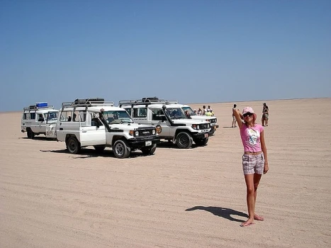 From Cairo with Egypt Safari Tours: 3 Days, 2 Nights White Desert and Bahariya Oasis